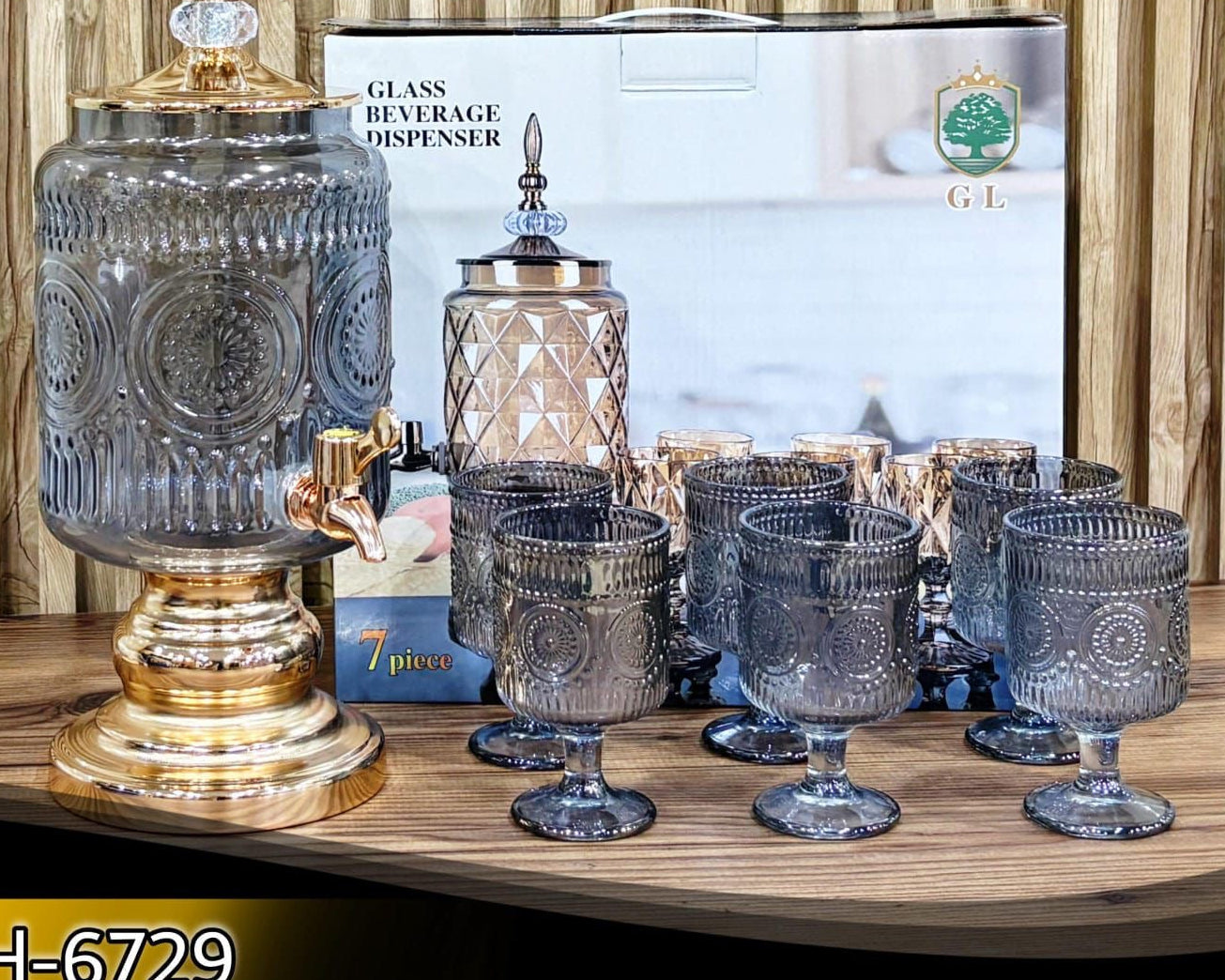 Glass dispenser with cups